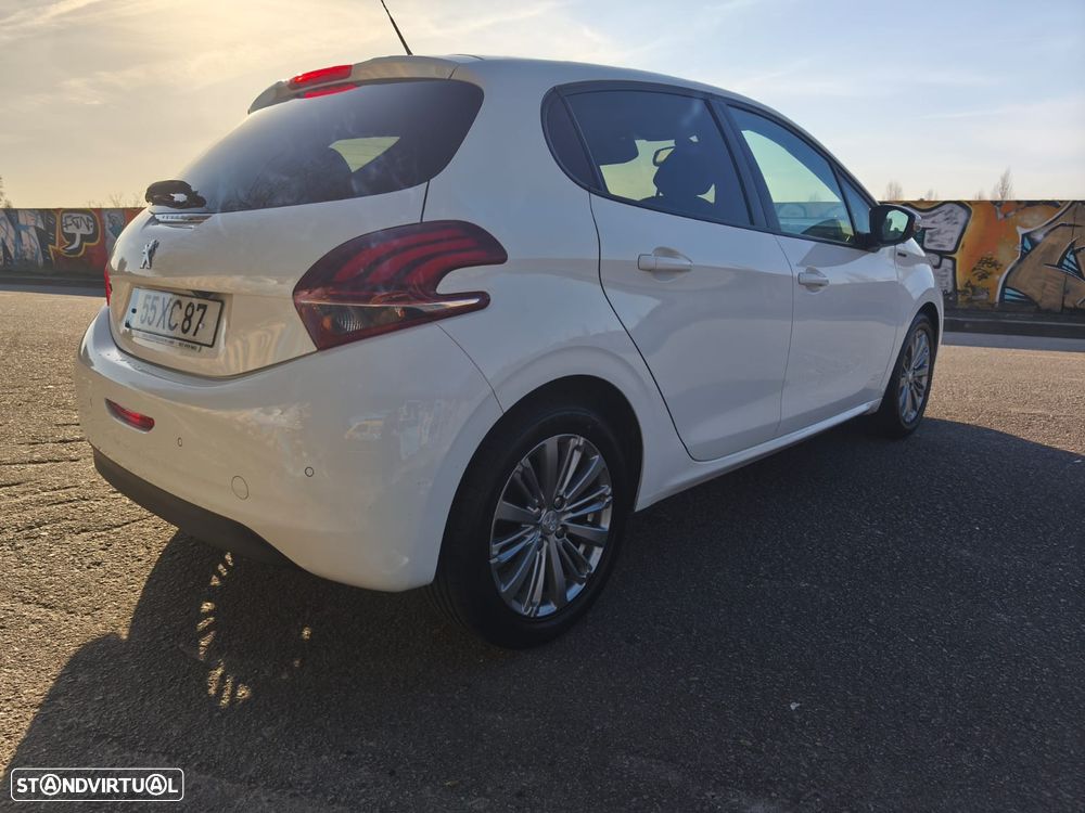 Peugeot 208 1.2 PureTech Signature - 20