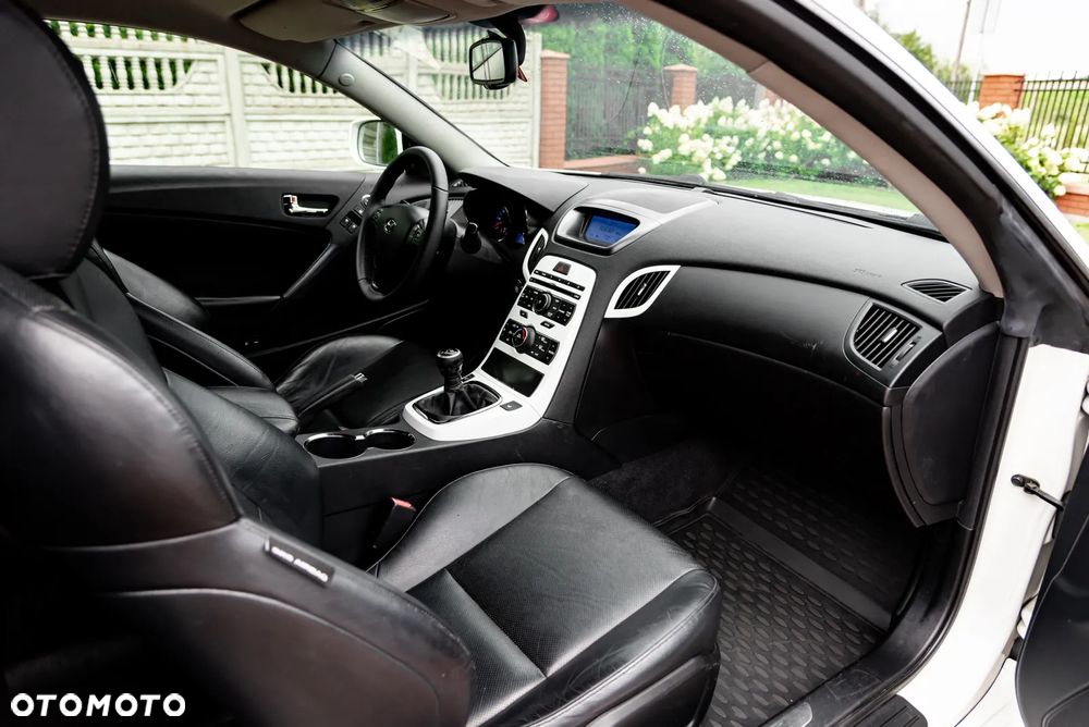 Hyundai Genesis Coupe 2.0 T - 30