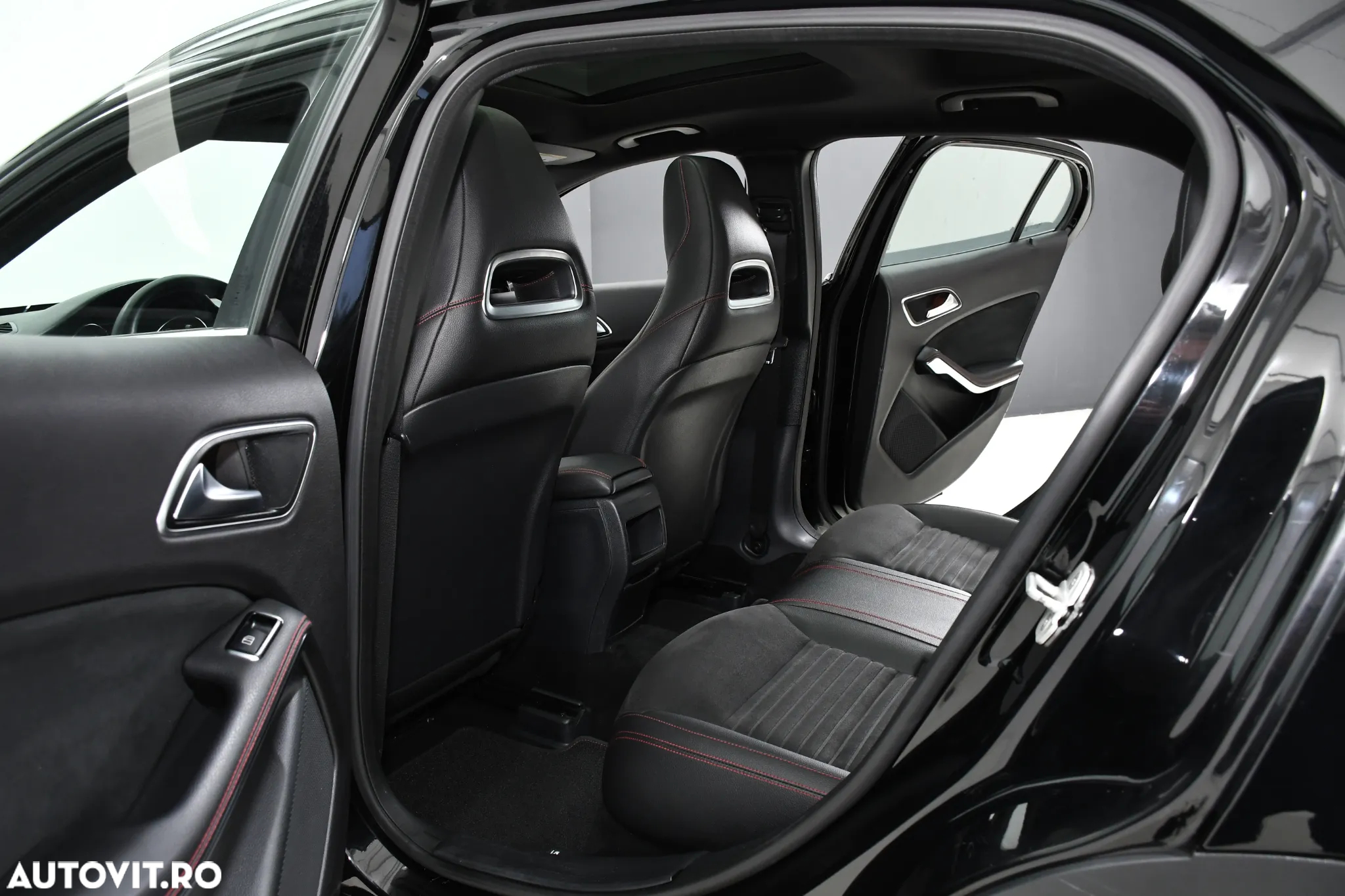 Mercedes-Benz GLA 220 CDI 4Matic 7G-DCT AMG Line - 14