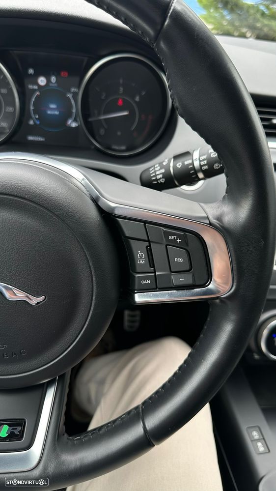 Jaguar E-Pace D150 R-Dynamic - 32