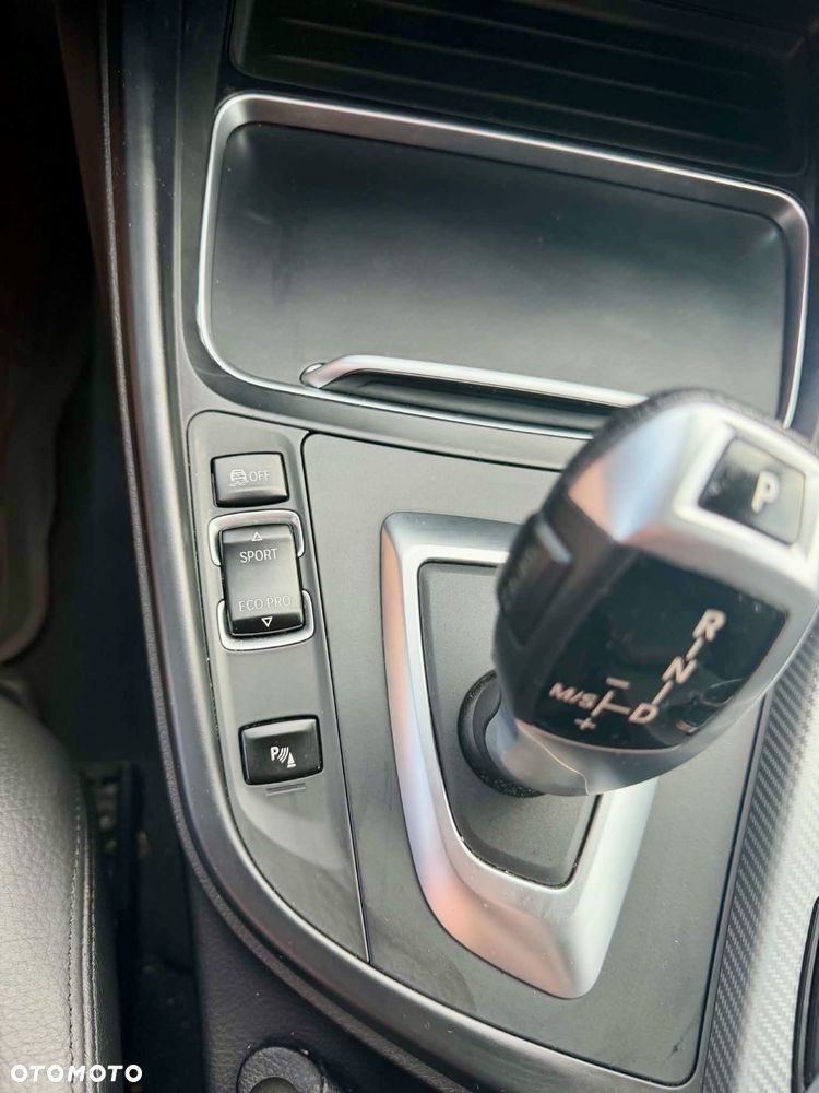 BMW Seria 3 318i - 14