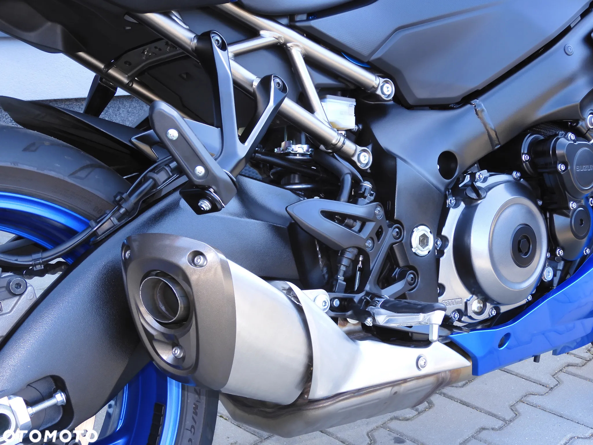 Suzuki GSX 1000 - 11