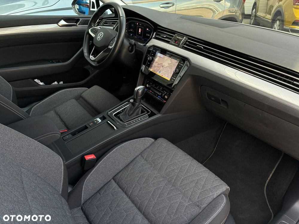 Volkswagen Passat - 25