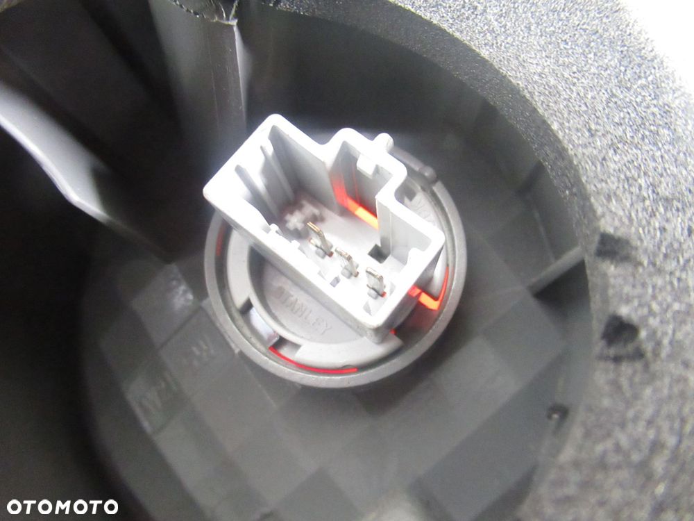 LAMPA PRAWA TYLNA HONDA ACCORD VII - 3