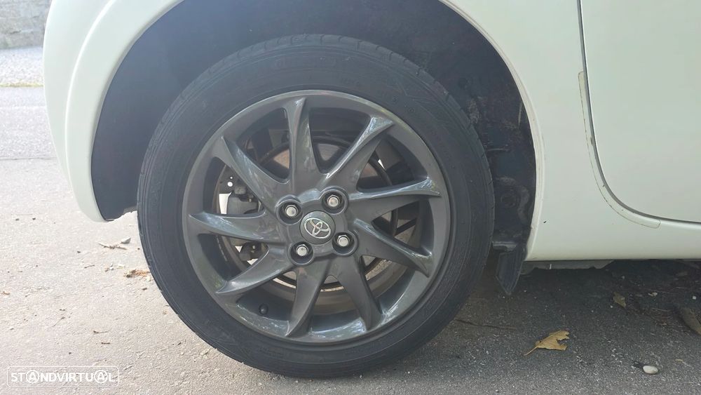 Toyota iQ 1.4 D-4D + - 30