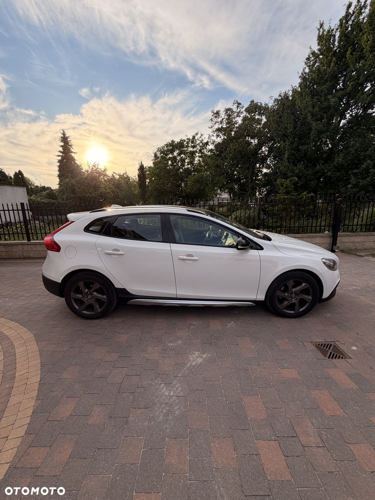 Volvo V40 Cross Country - 1