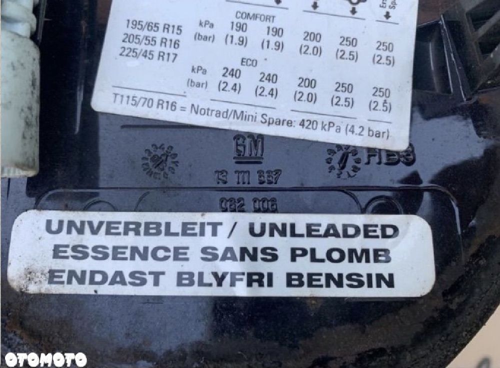 Klapka wlewu paliwa Opel astra h - 3