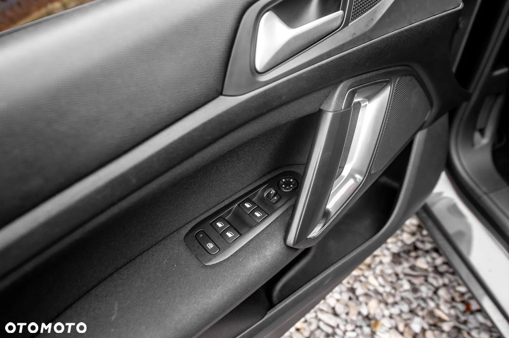 Peugeot 308 BlueHDi 130 EAT8 Allure - 25