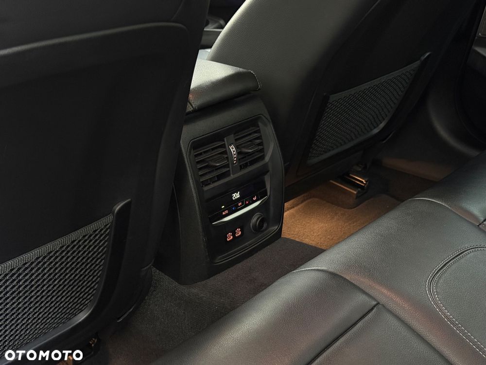 BMW Seria 3 330e M Sport - 18