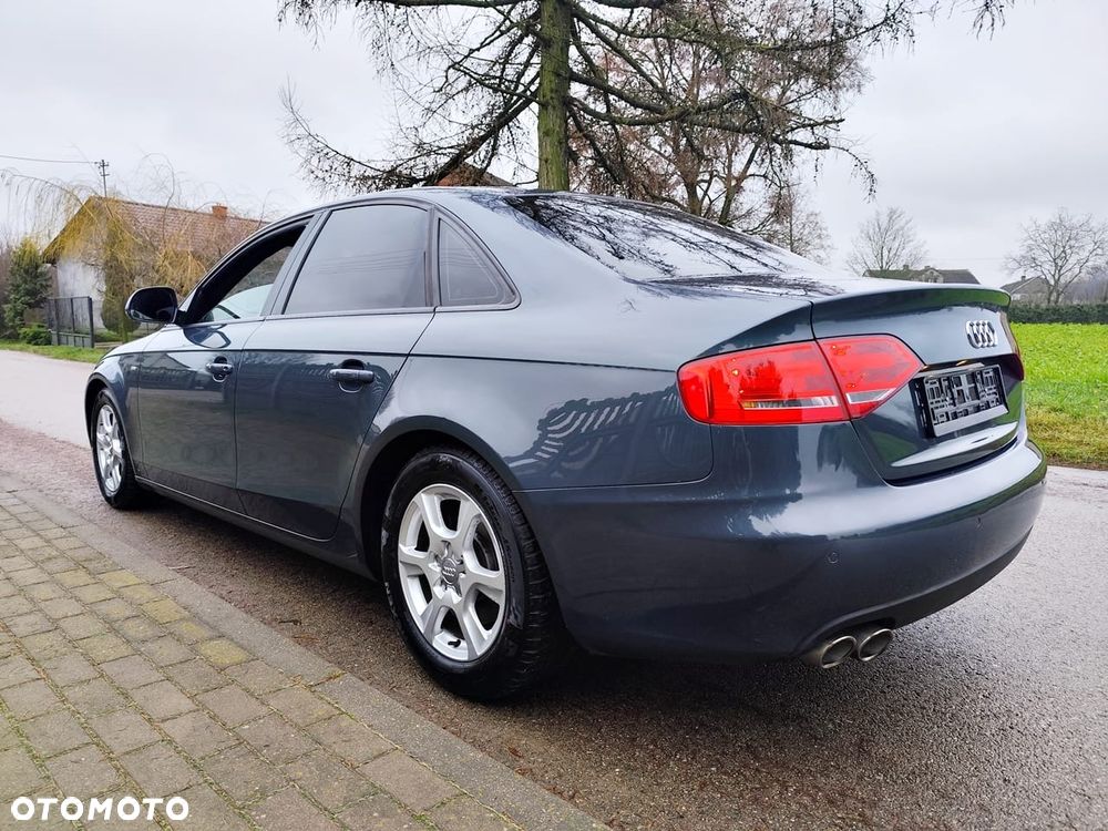 Audi A4 Limousine - 13