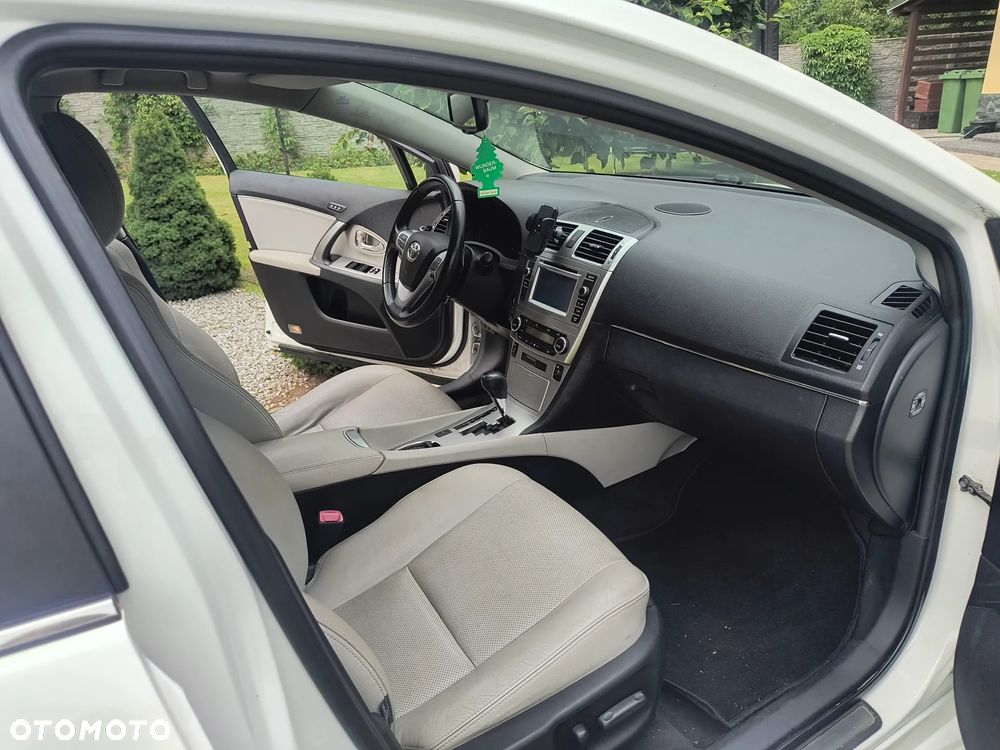 Toyota Avensis 2.0 Premium MS - 8