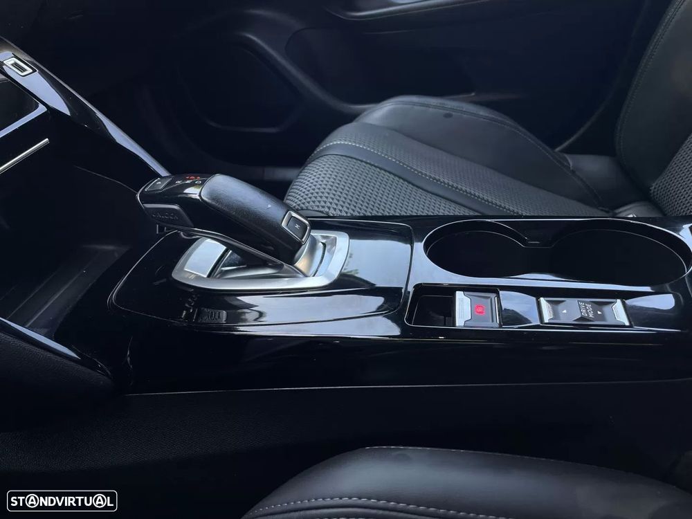 Peugeot 2008 PureTech 130 EAT8 GT - 13