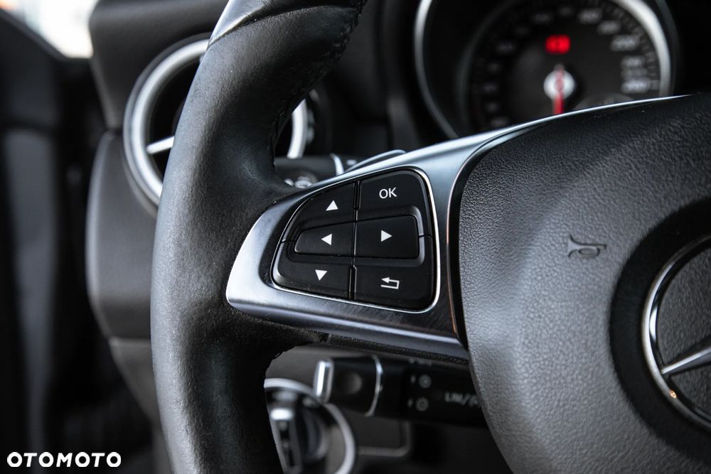 Mercedes-Benz CLA 220 4-Matic AMG Line - 15