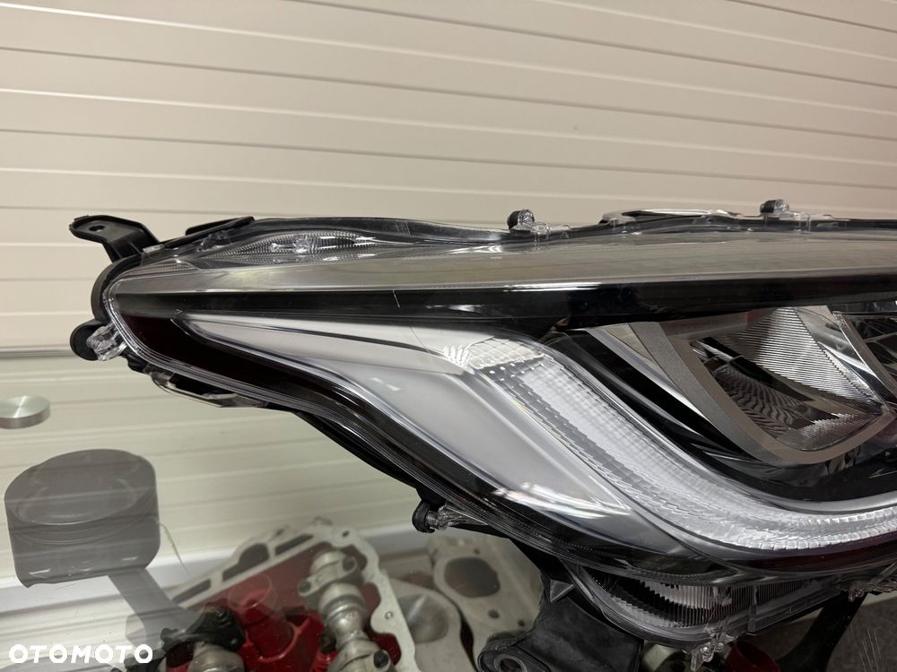 Toyota yaris iv full led prawa przód - 2