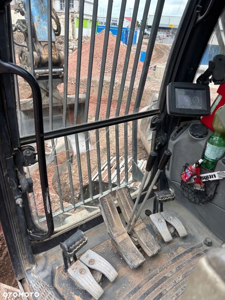 Liebherr R926 COMPACT - 7