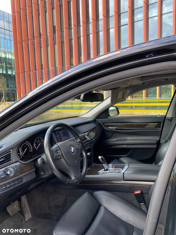 BMW Seria 7 2010 photo 4