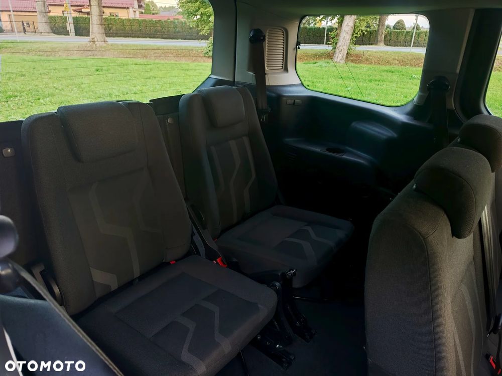 Ford Tourneo Connect Grand - 33