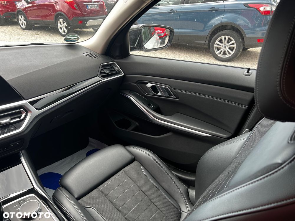 BMW Seria 3 320d xDrive Edition M Sport Shadow - 21