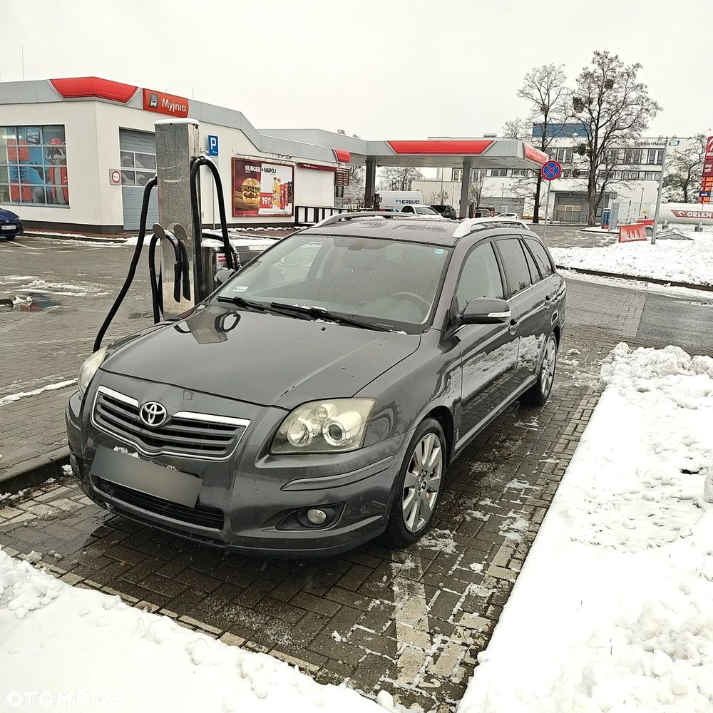 Toyota Avensis - 1