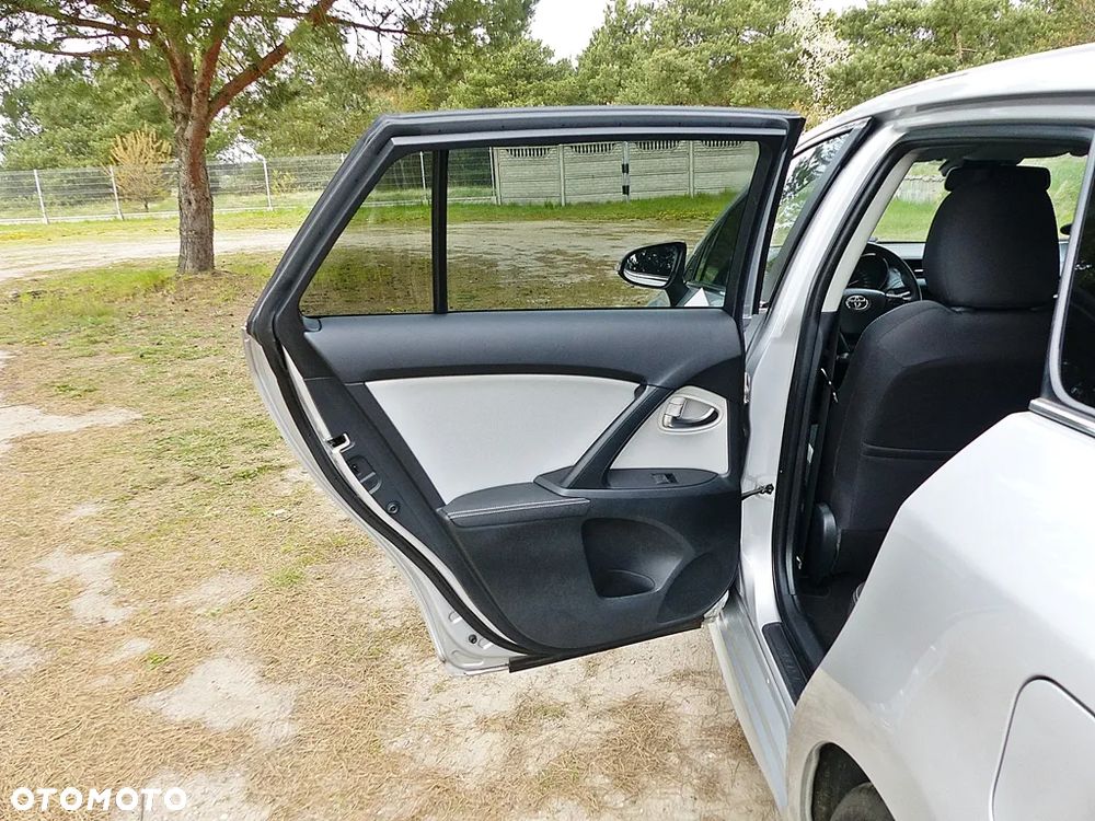 Toyota Avensis 2.0 D-4D Premium - 22