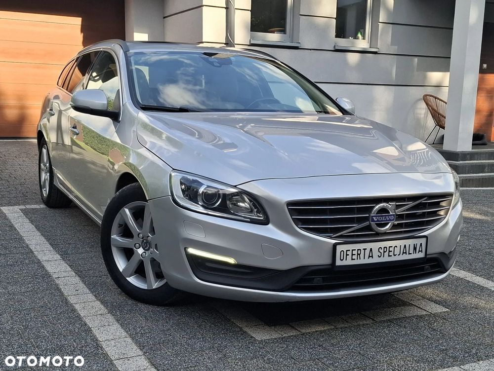 Volvo V60 T5 Drive-E Dynamic Edition (Momentum)