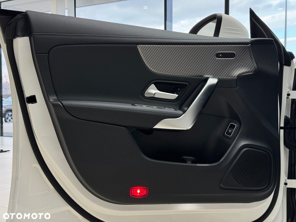 Mercedes-Benz CLA - 12