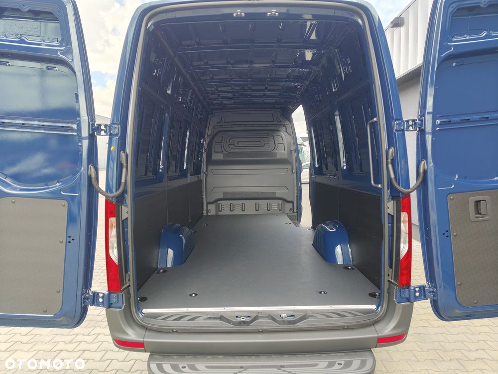 Mercedes-Benz Sprinter - 13