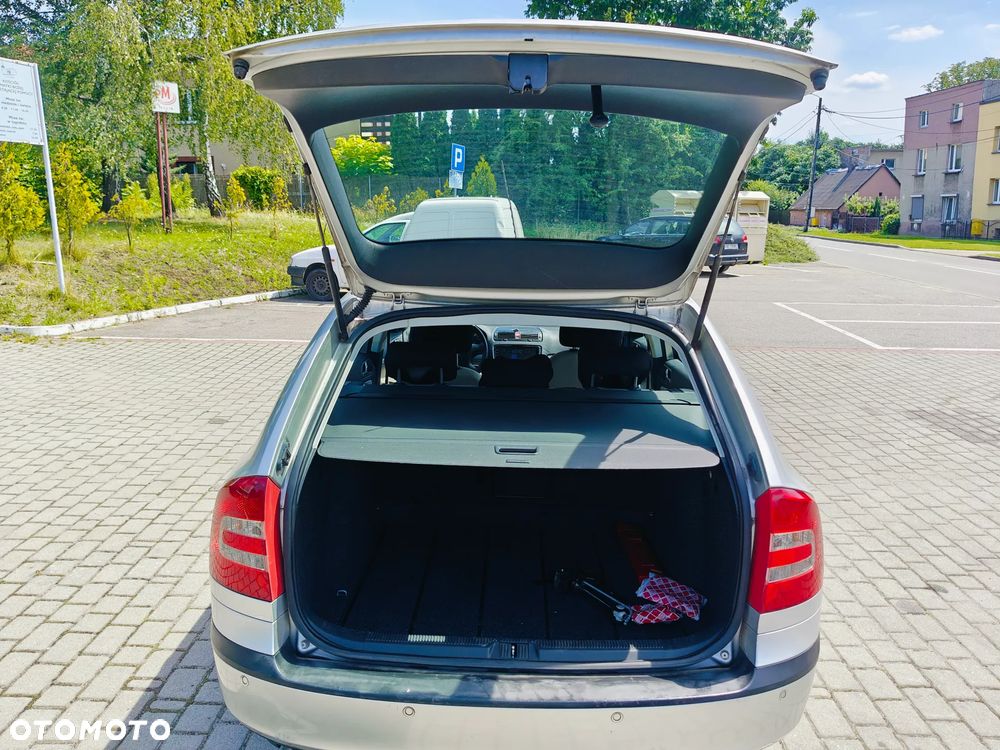 Skoda Octavia 2.0 FSI Elegance Tiptr - 19