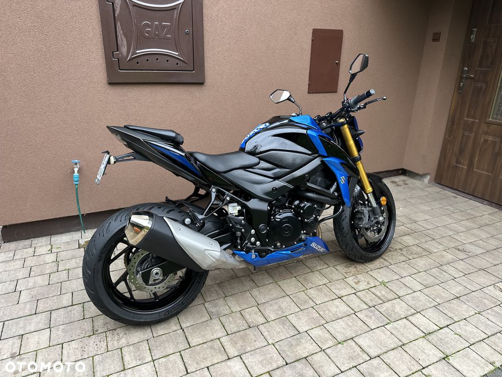 Suzuki GSX - 4