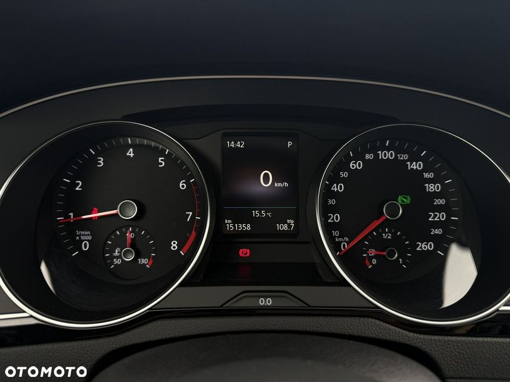 Volkswagen Passat - 22