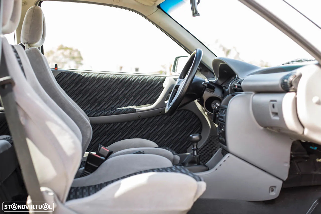 Opel Astra 1.6i GT - 25
