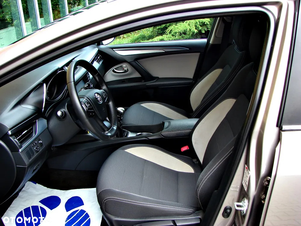Toyota Avensis Touring Sports 1.8 Comfort - 22