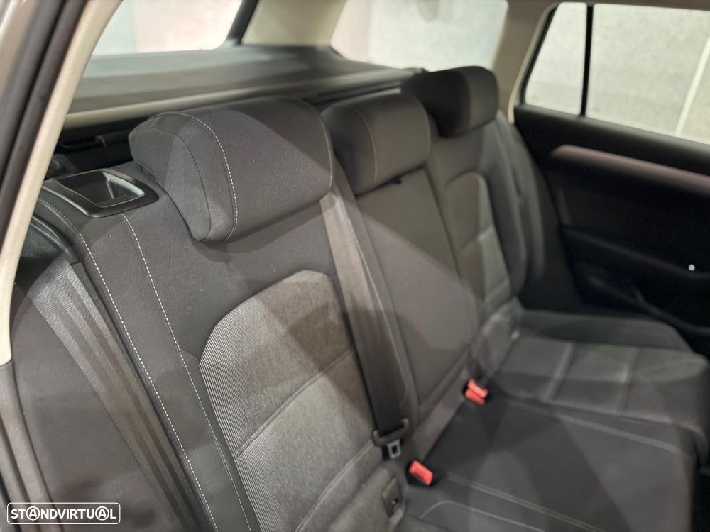 VW Passat Variant 1.6 TDI BlueMotion - 19