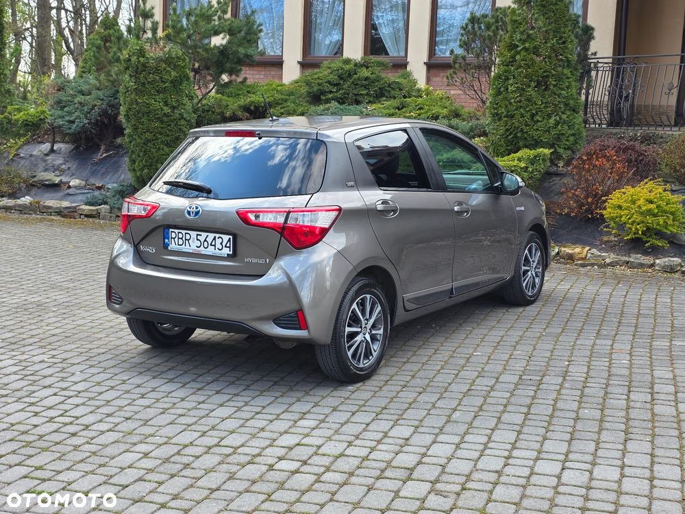 Toyota Yaris Hybrid 100 Premium - 4