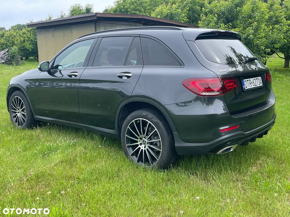 Mercedes-Benz GLC 300 4Matic 9G-TRONIC AMG Line Plus - 3