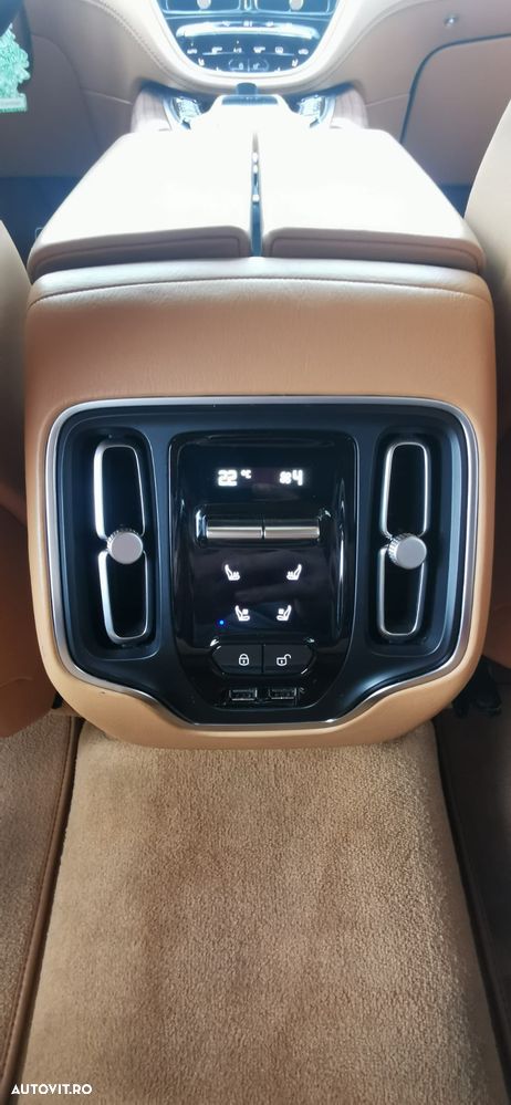 Aston Martin DBX - 13
