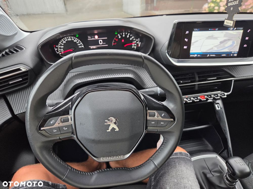 Peugeot 208 1.2 T Allure S&S - 13