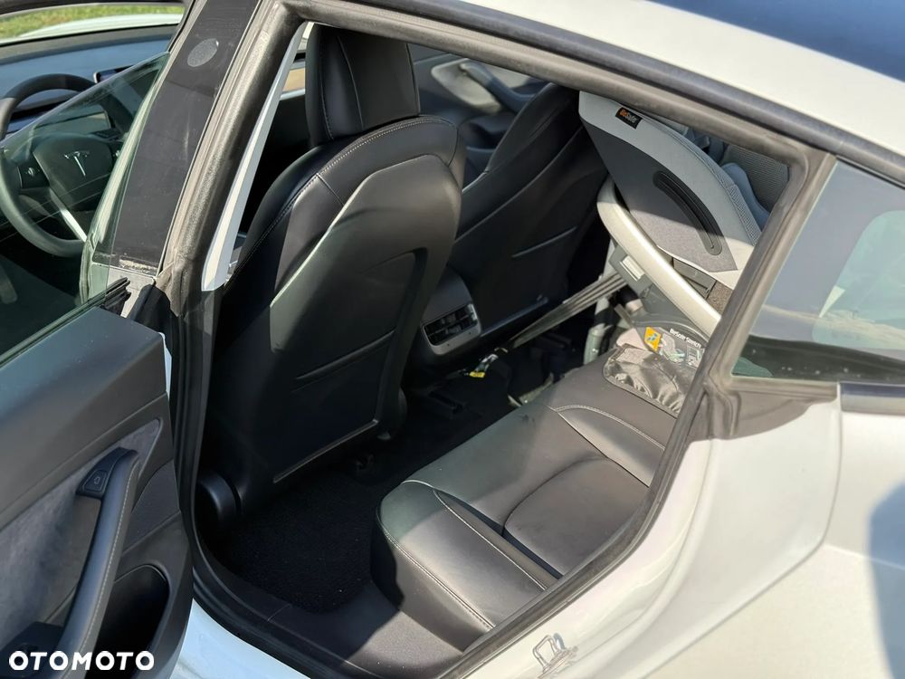 Tesla Model 3 - 8