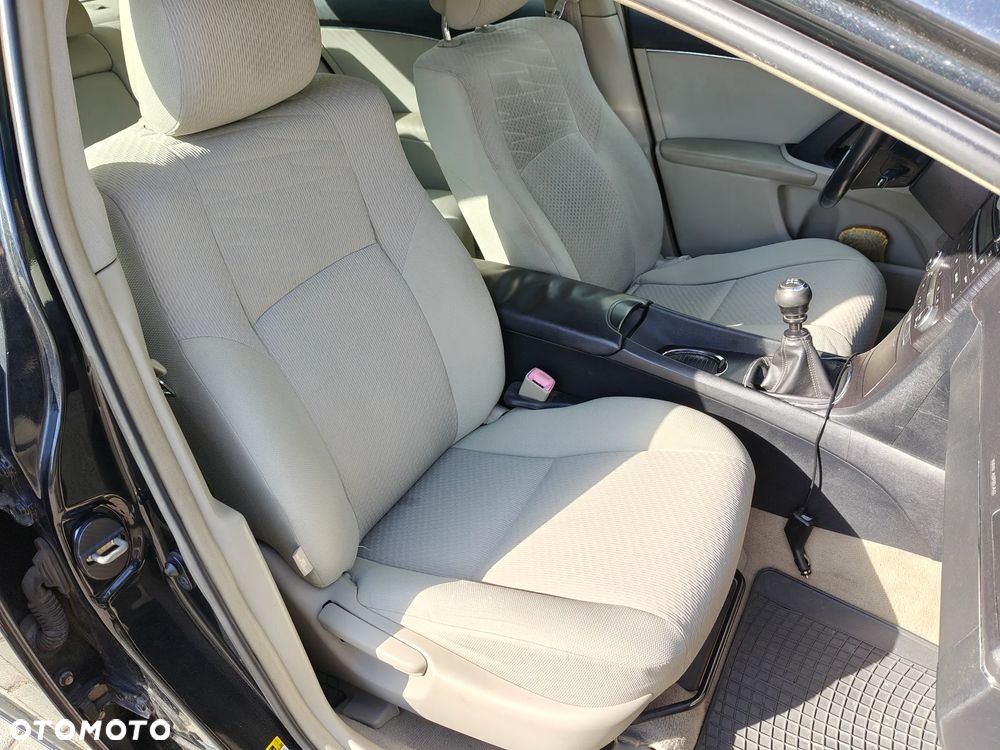 Toyota Avensis 2.0 D-4D Premium - 19