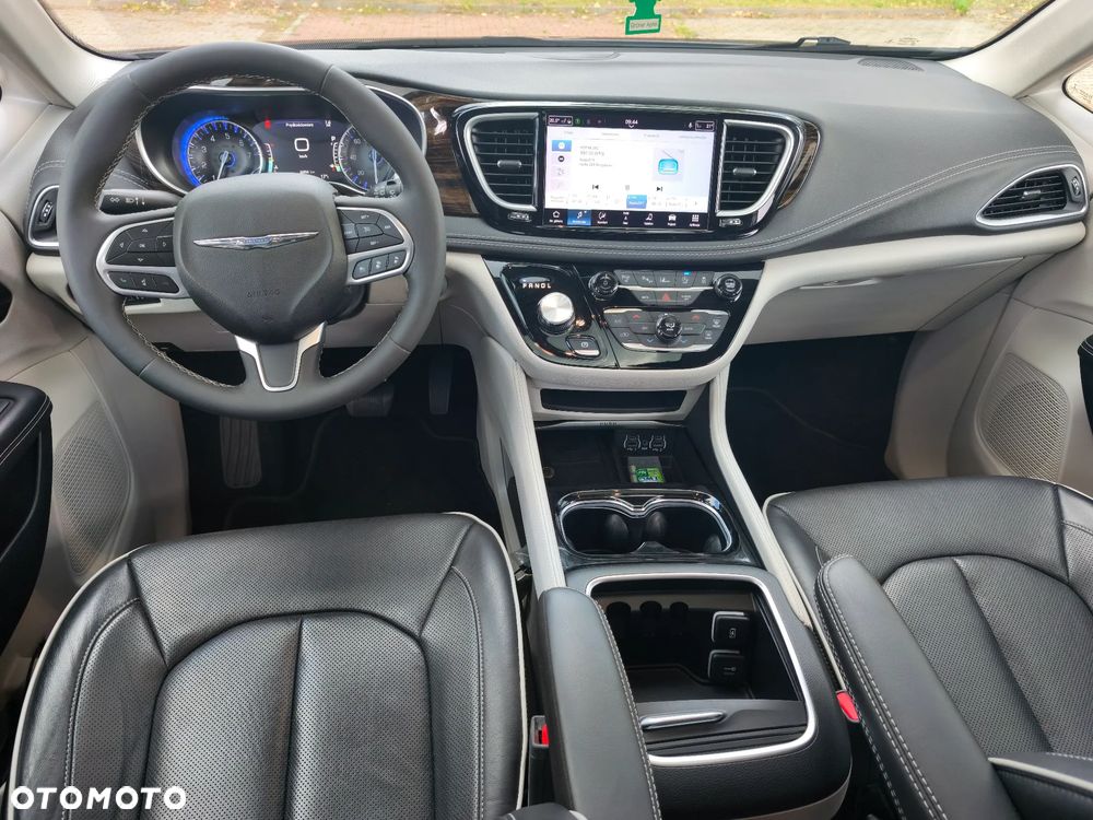 Chrysler Pacifica - 8
