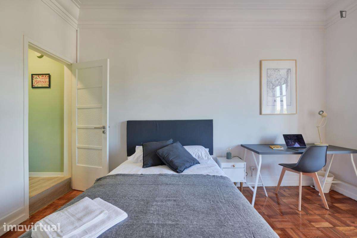 Quarto - localizado em Marquês de Pombal Lisbon - Grande imagem: 3/28