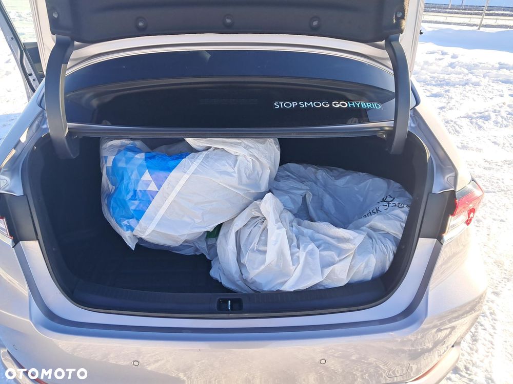 Toyota Corolla 1.8 Hybrid Comfort - 18