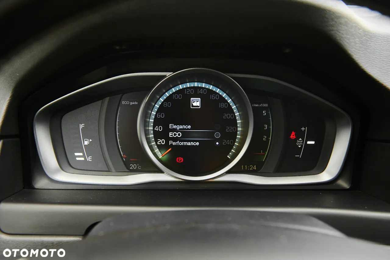 Volvo V70 D4 Black Edition - 34