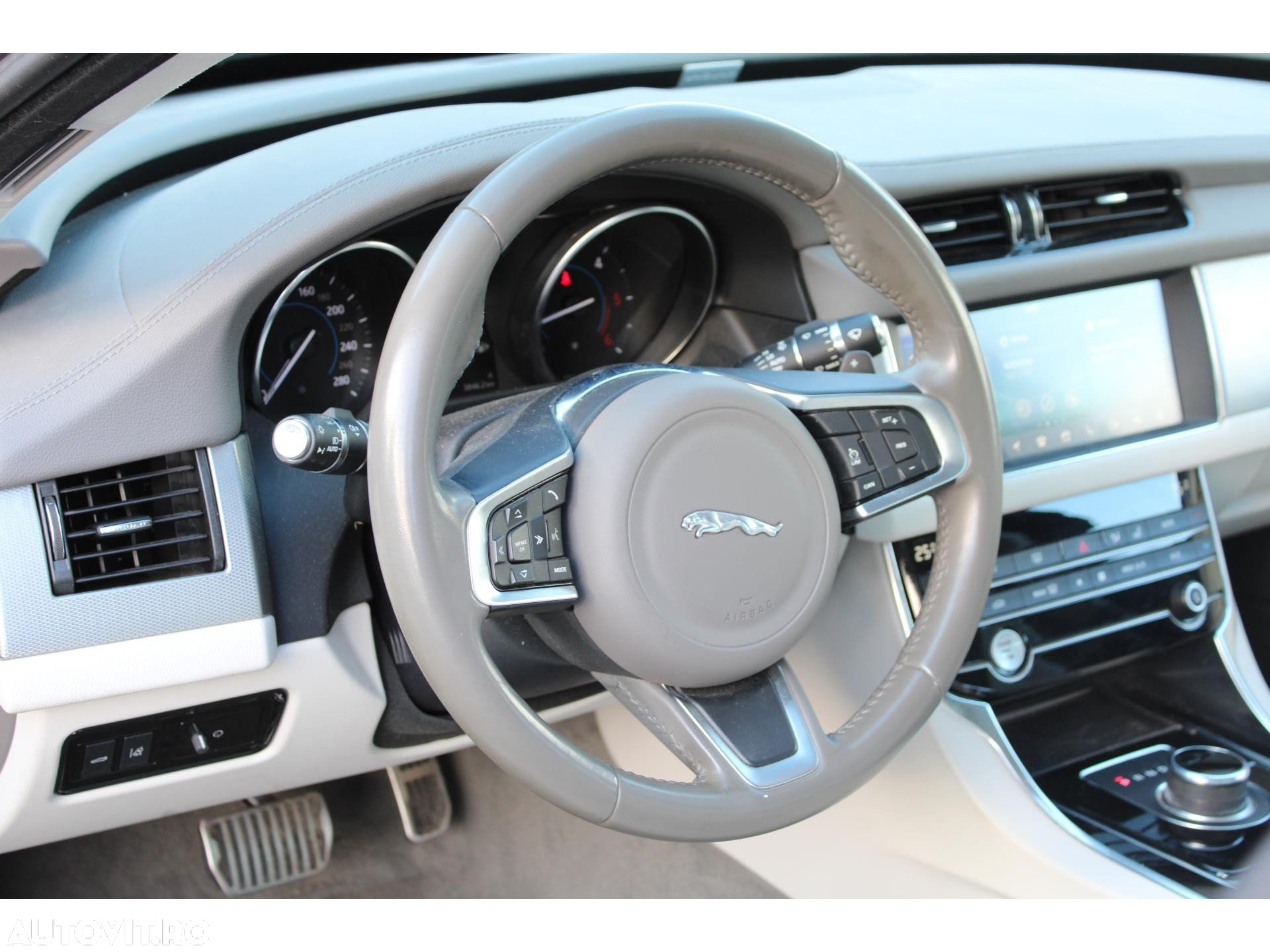 Jaguar XF 20d Aut. Prestige - 11