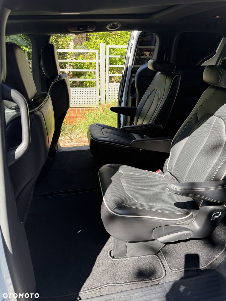 Chrysler Pacifica - 13