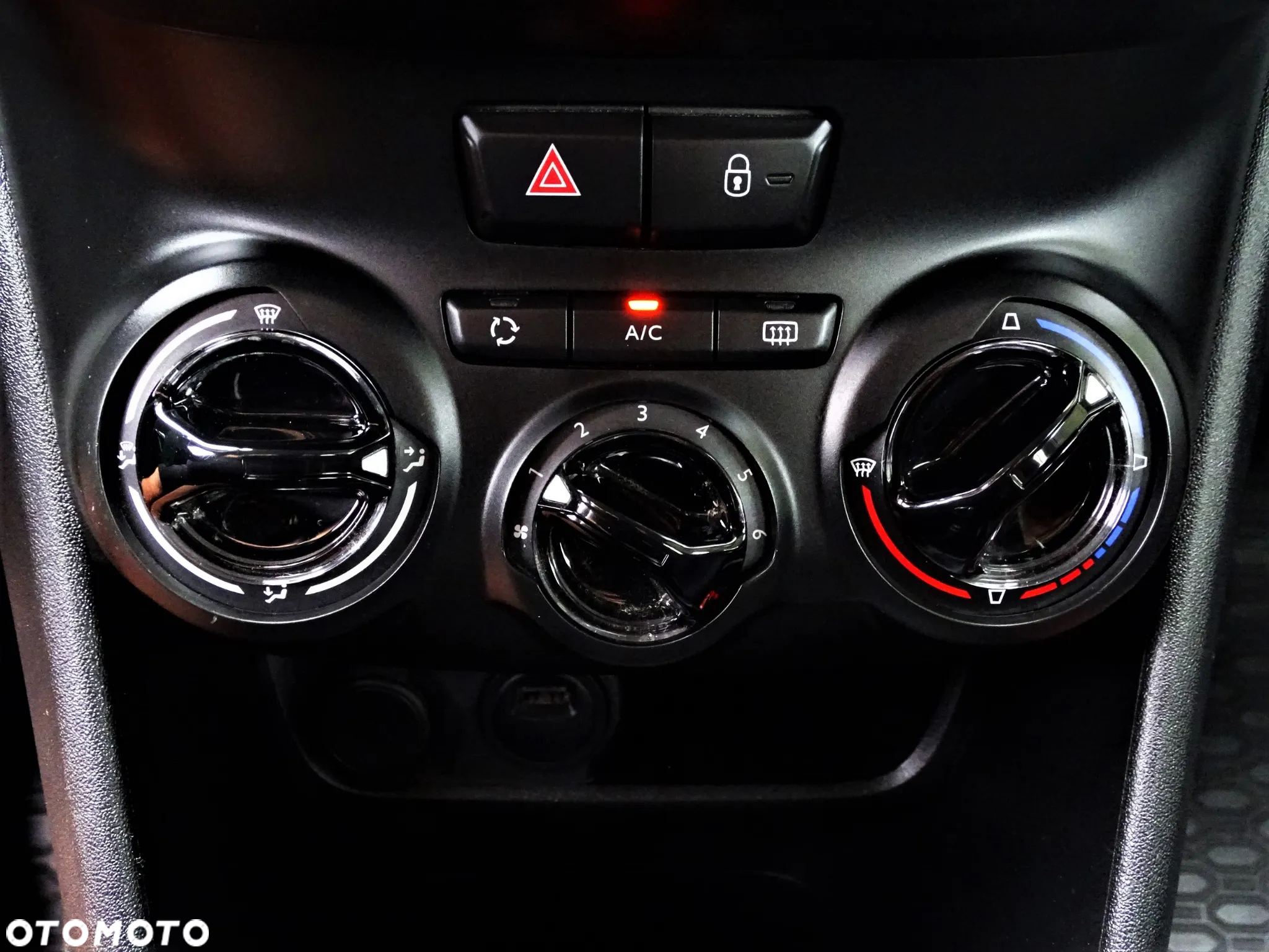 Peugeot 208 PureTech 82 Stop & Start Signature - 34