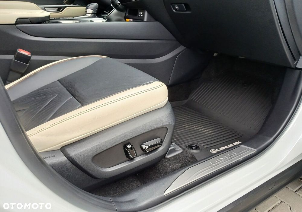 Lexus NX 350h Omotenashi AWD - 35