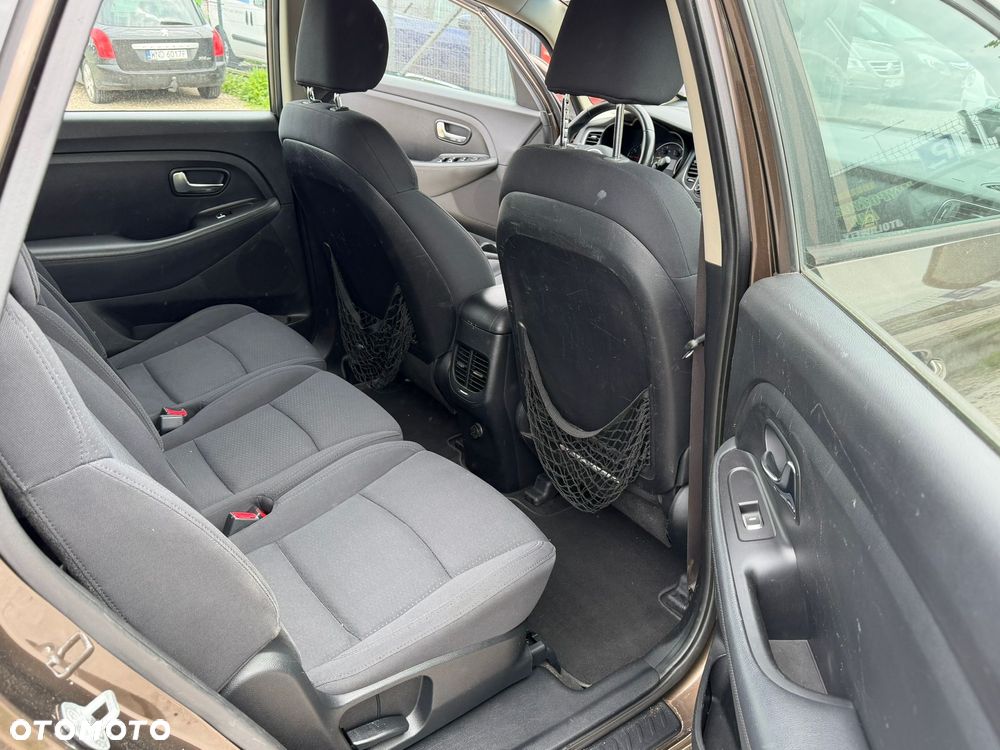 Kia Carens 1.6 GDI ISG Spirit - 14