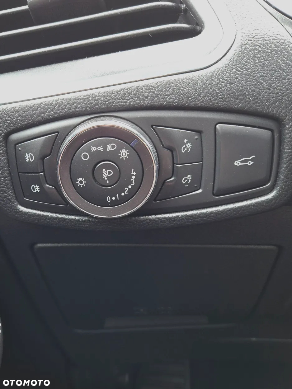 Ford S-Max 2.0 EcoBoost Titanium - 11
