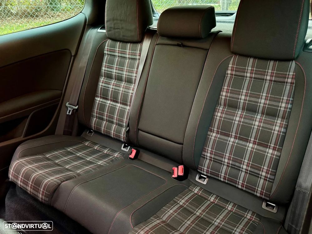 VW Golf 2.0 GTI DSG - 14